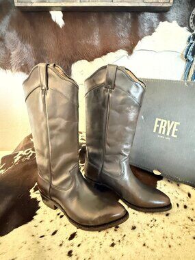 FRYE - Billy Daisy Pull On Boot - W9.5 M ($378 MSRP)